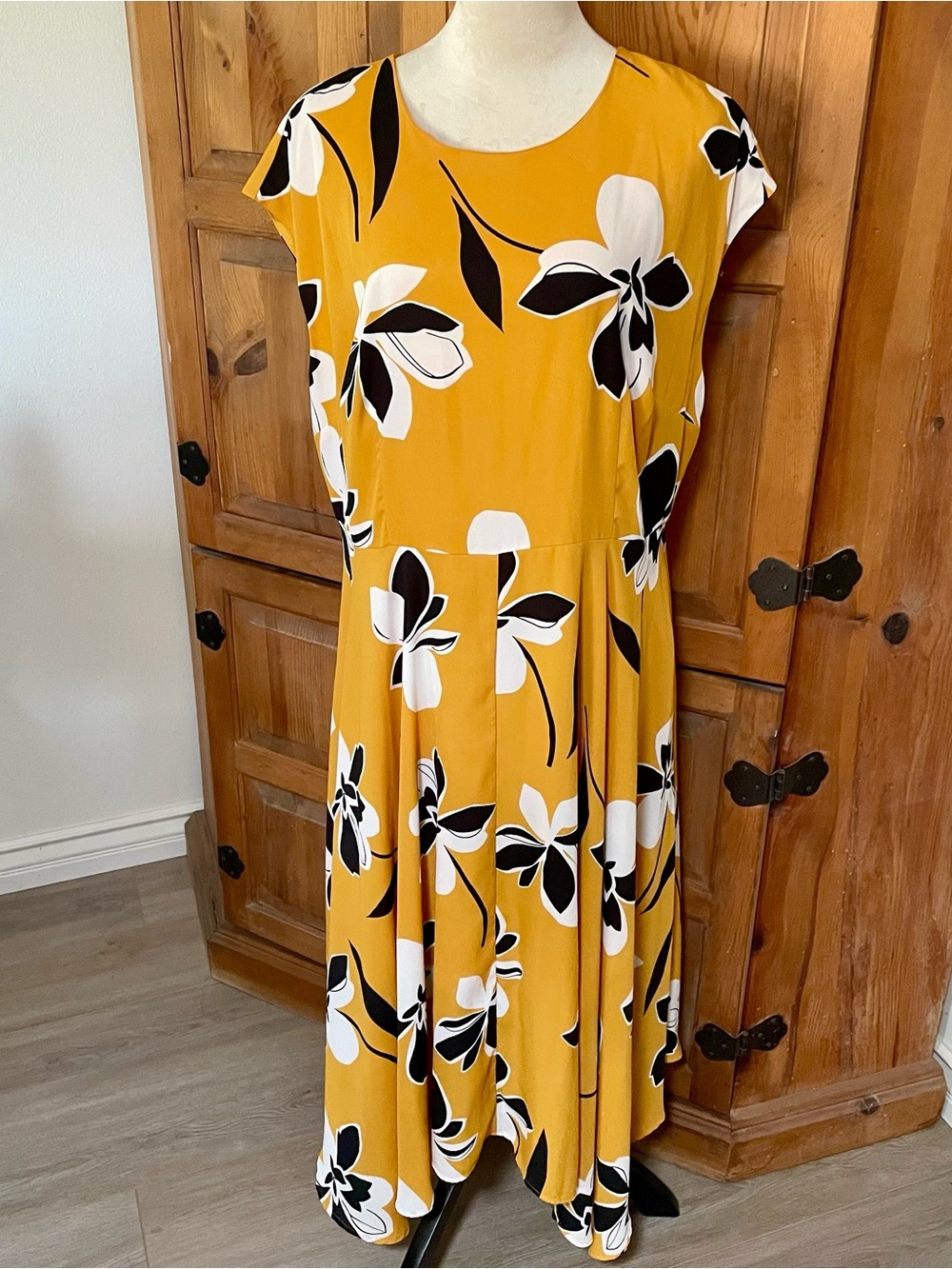 Who What Wear Mustard Floral Midi Dress with Black & White Accents